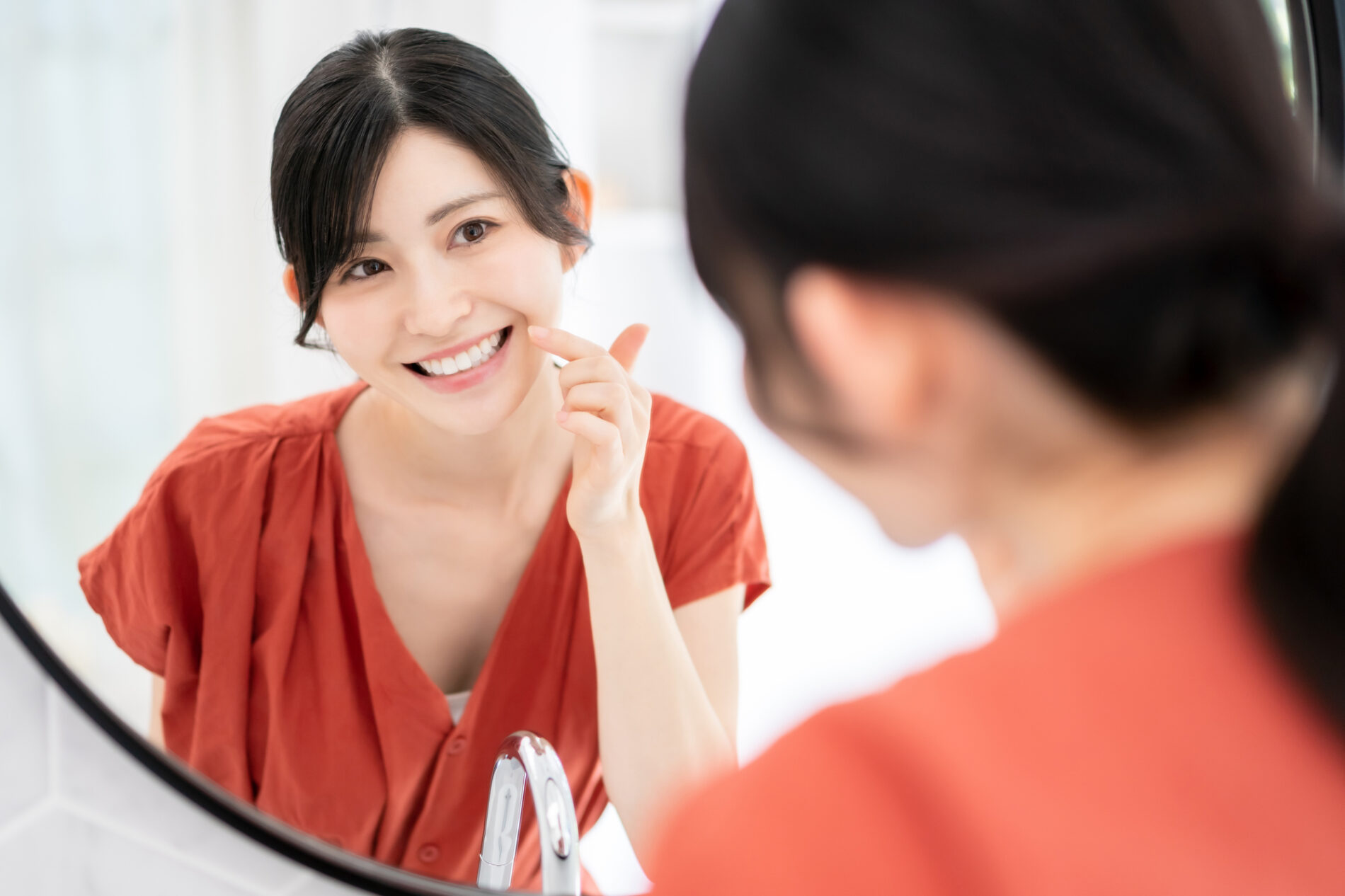 前歯だけの審美治療ってアリ？部分治療の効果と限界