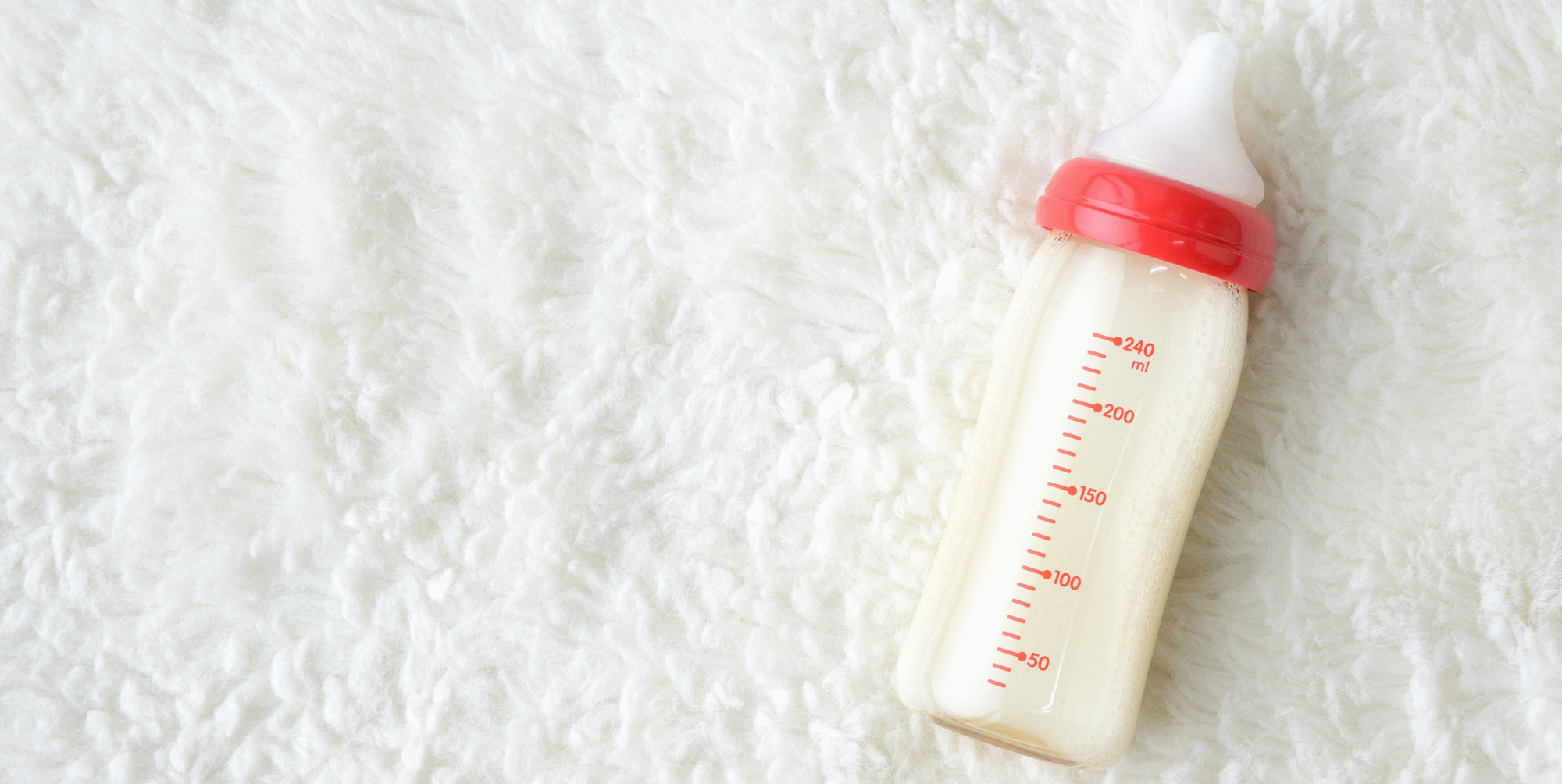 哺乳瓶はいつ卒業する？歯並びと虫歯のリスクとは