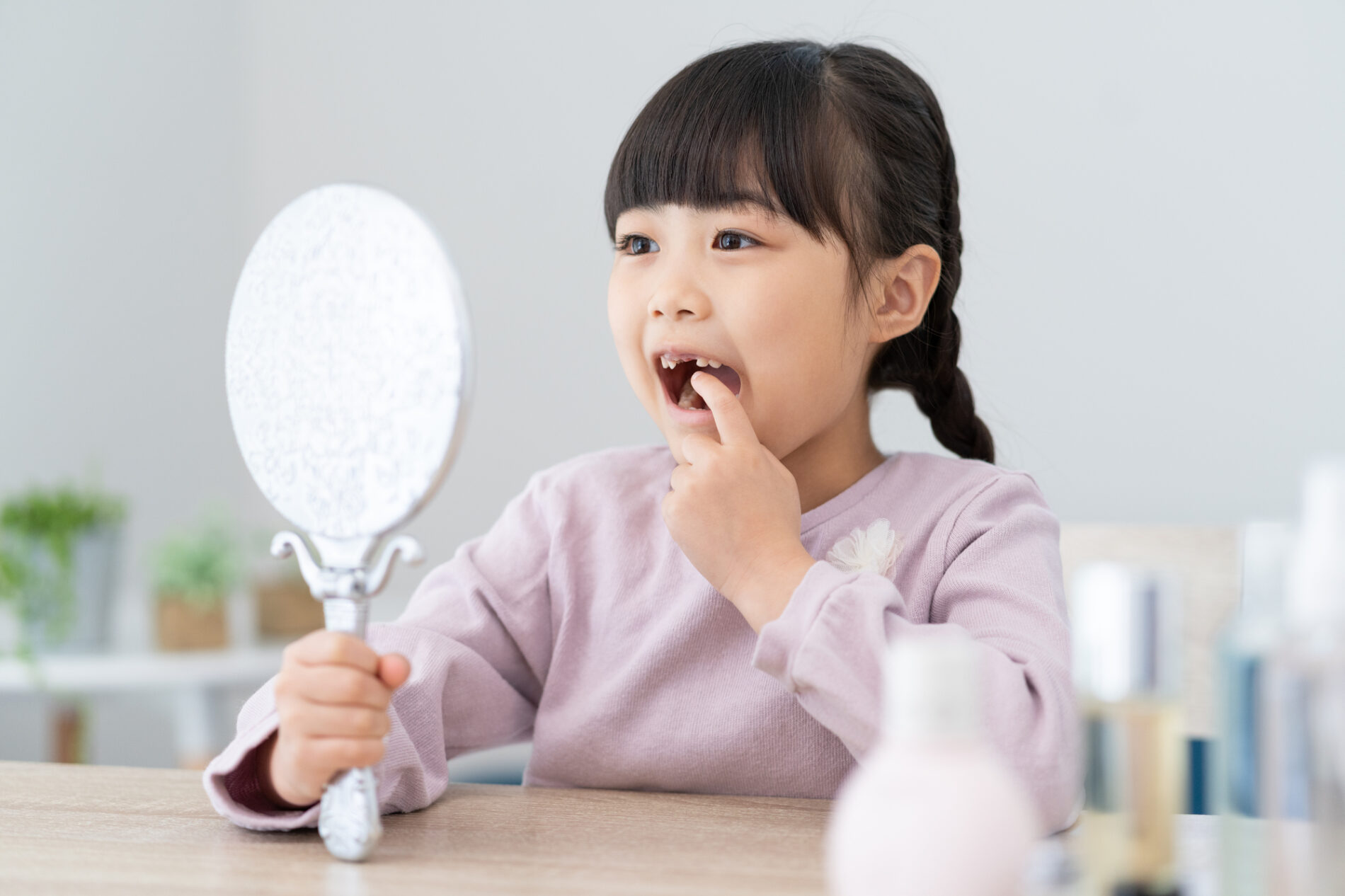 歯の生え変わり時期に注意！乳歯が抜けないとどうなる？
