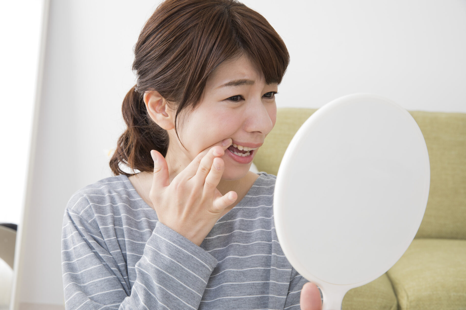 歯茎がムズムズ…それ、歯周病の初期症状かも