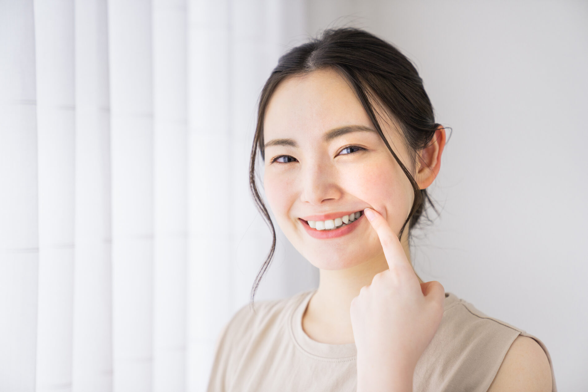 ミニッシュが向いているのはどんな人？ラミネートべニアや矯正との違いも解説
