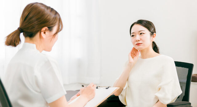 顎が痛い・カクカク鳴る…それ顎関節症のサインかも