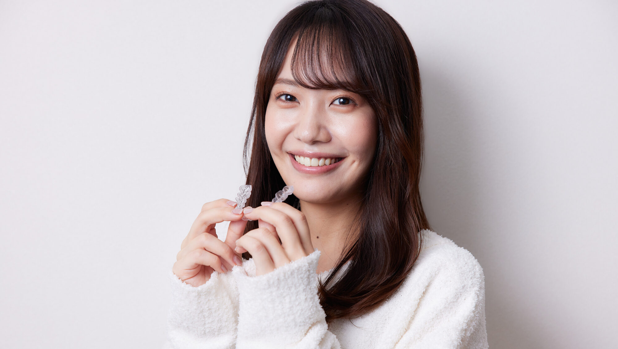 歯列矯正の痛みはいつまで？期間別の痛みの特徴と対処法