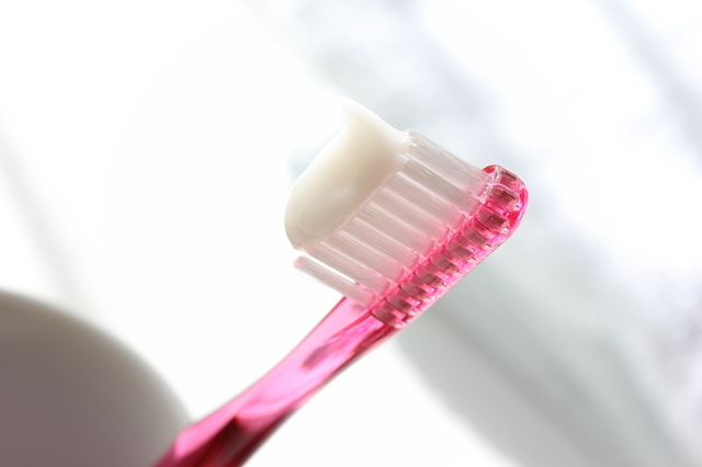 歯磨き粉なしでも大丈夫？専門家が答える真実