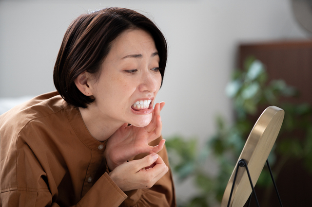 歯ぐきから血が出るのを放置するとどうなる？初期症状の見分け方