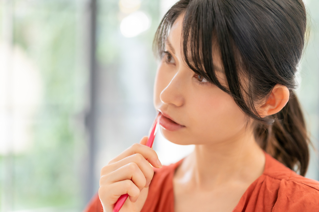 歯ブラシだけでは落ちない「バイオフィルム」とは？家庭での予防法