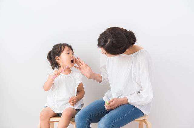 子どもの歯並びは何歳から気にするべき？専門医が目安を解説